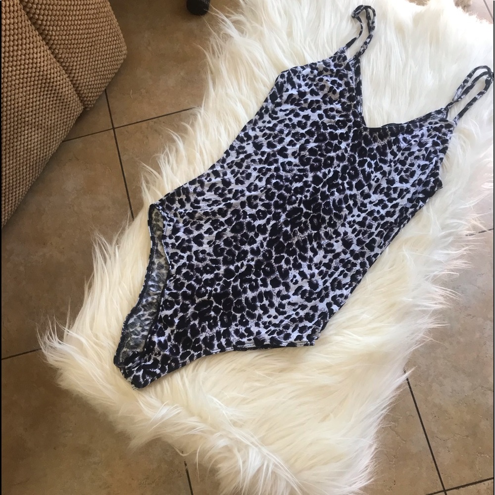 never worn super cute leopard bodysuit